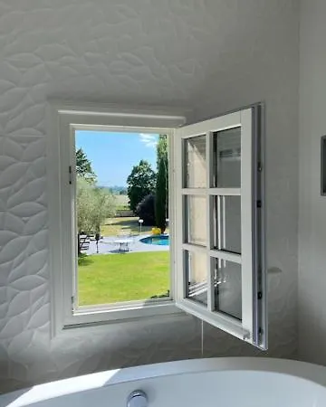 Guest house Chateau De La Ronde 4*