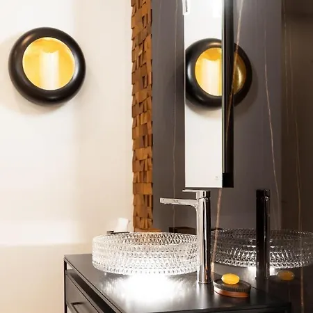 Guest house Chateau De La Ronde 4*