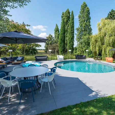 Chateau De La Ronde Guest house