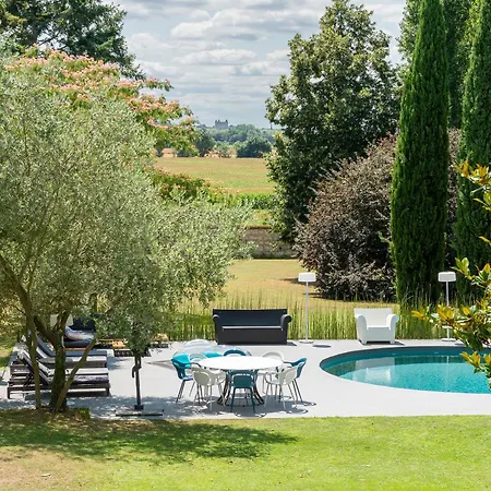 Konukevi Chateau De La Ronde 4*