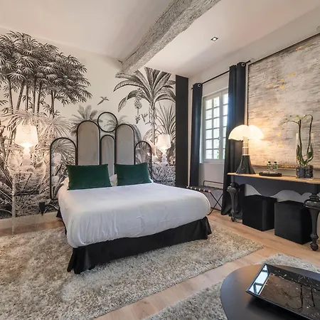 Guest house Chateau De La Ronde 4*